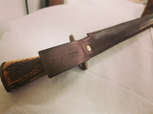 Étui en cuir pour dague de chasse
